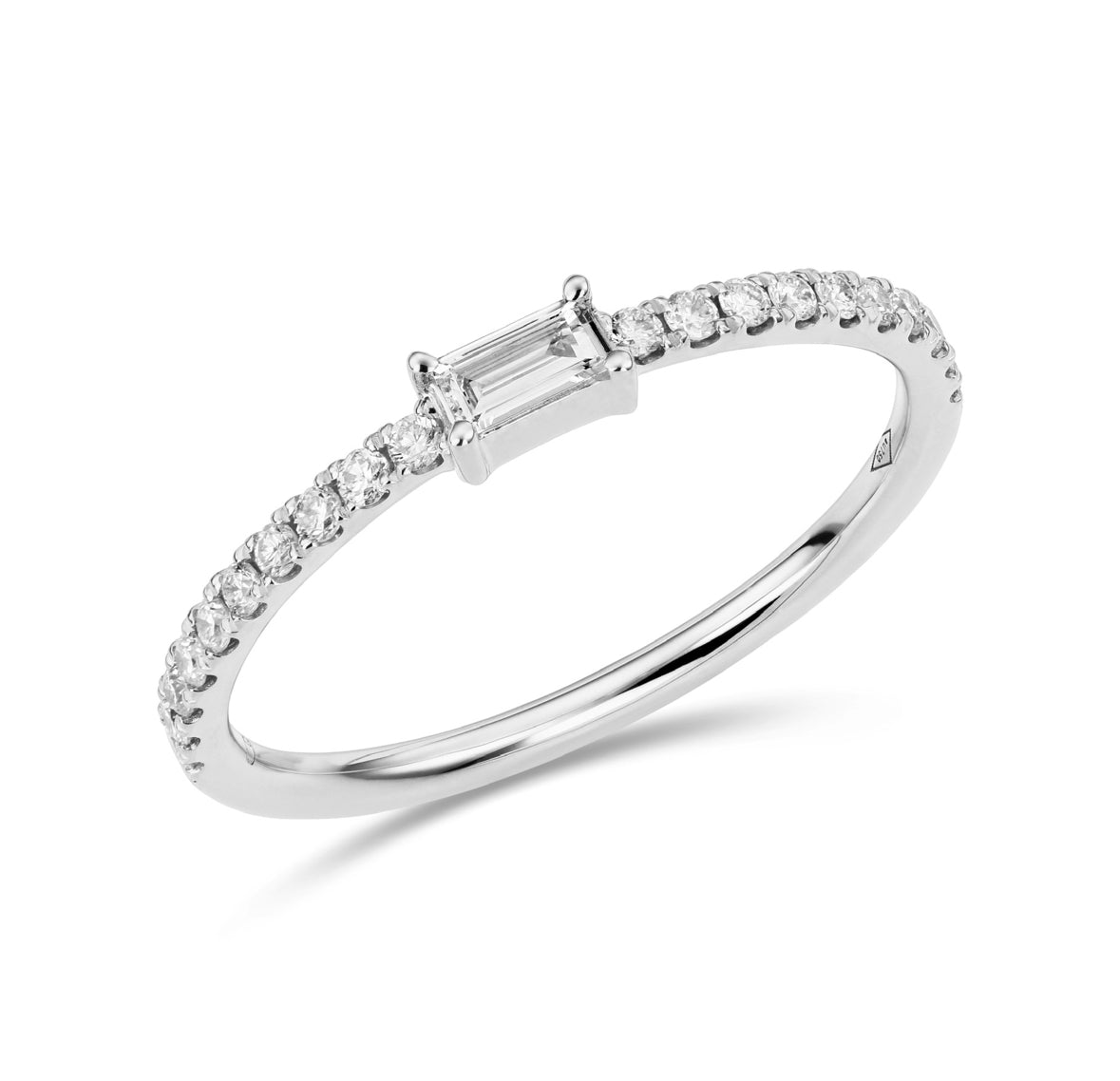 EMERALD CUT DIAMOND RING WITH PAVÉ BAND