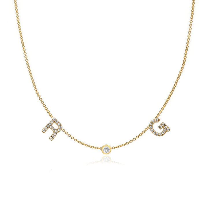 Twee Pave-initialen en bezelketting 