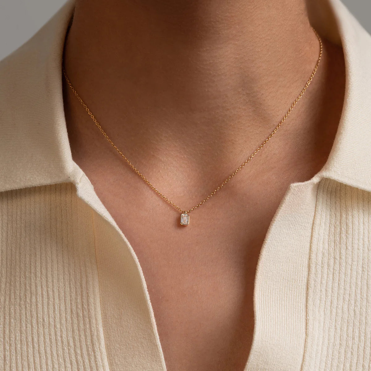 EMERALD BEZEL NECKLACE