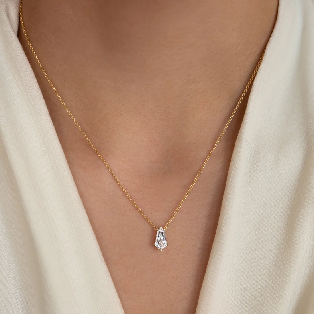 KITE NECKLACE